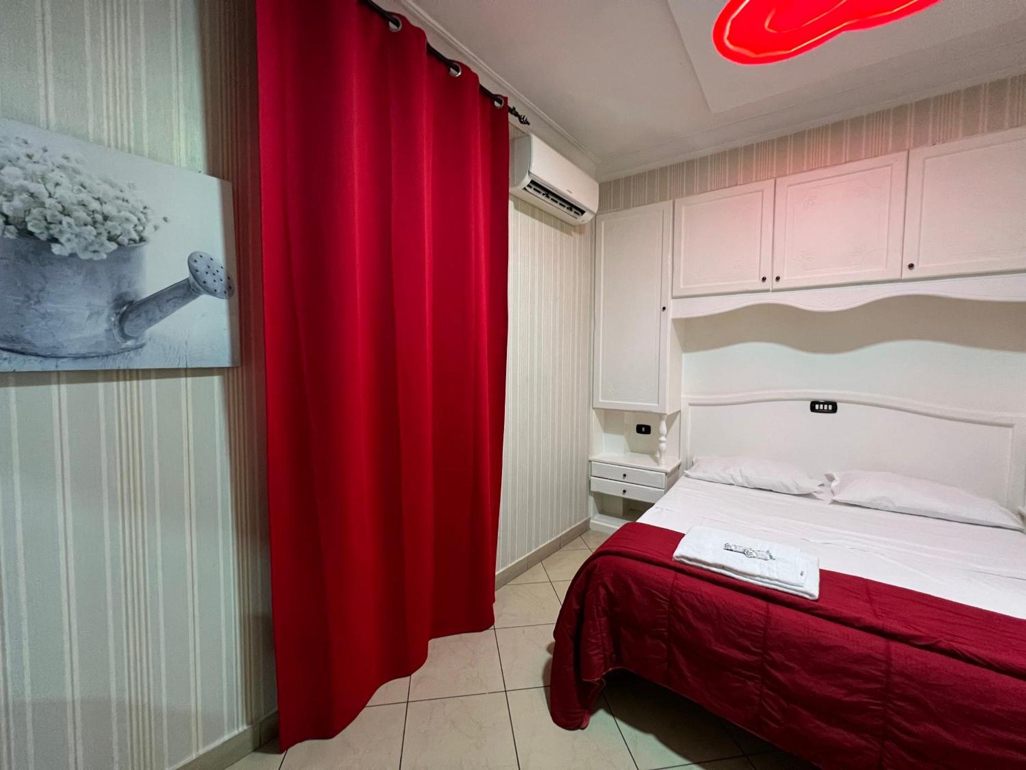 Hotel Tiffany Varcaturo Dış mekan fotoğraf