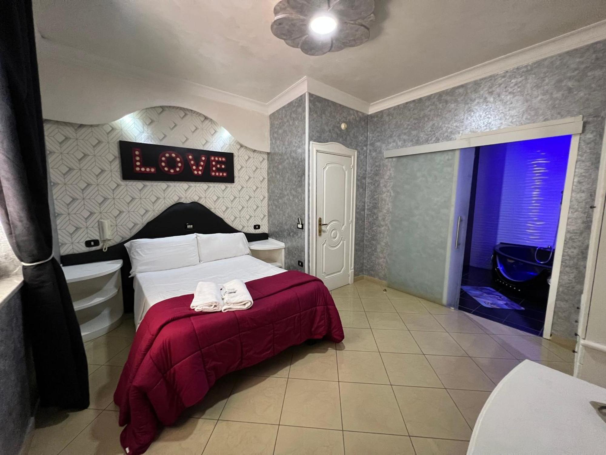 Hotel Tiffany Varcaturo Dış mekan fotoğraf